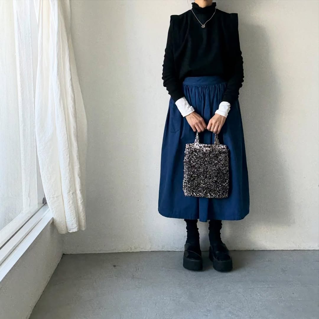 R&D.M.Co ワイルドベリーリネンフリルトートバッグ