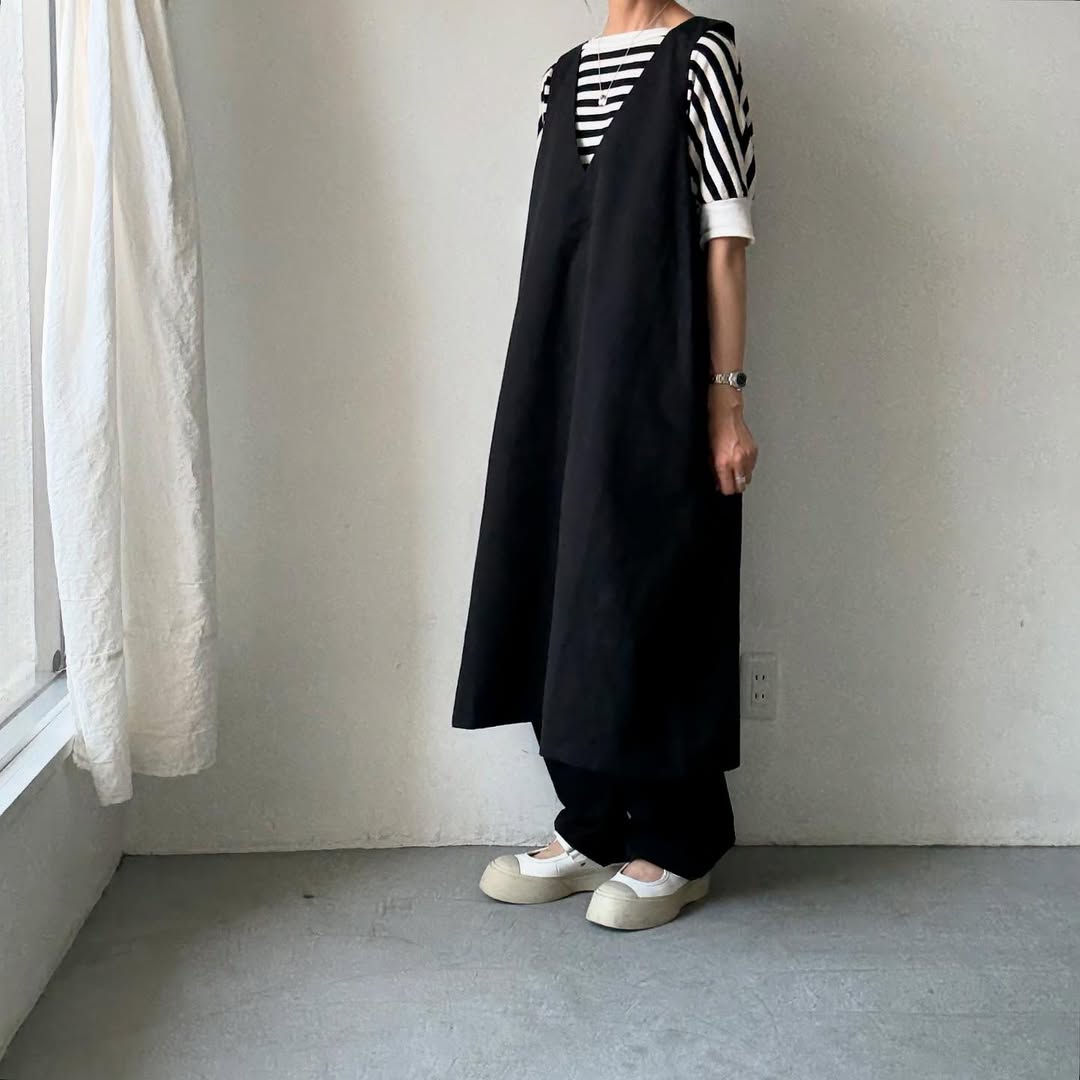 LinenYa Vネックジャンパースカート ブラック