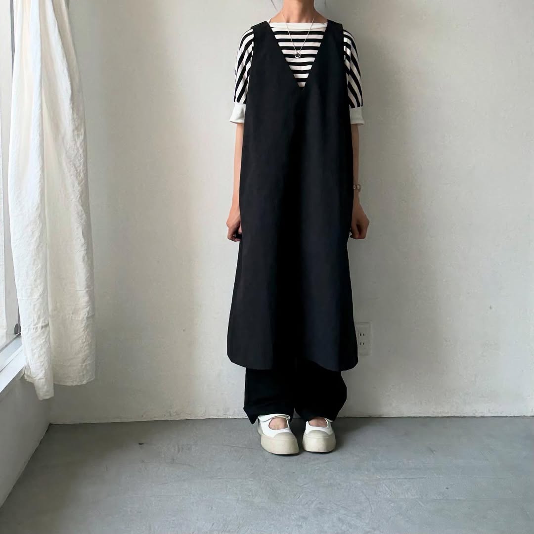 LinenYa Vネックジャンパースカート ブラック