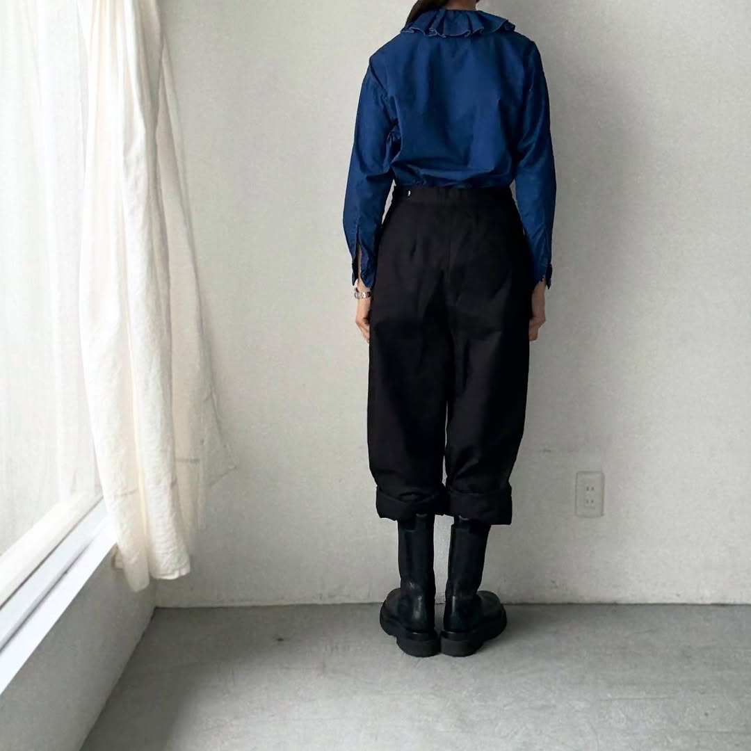 R&D.M.Co インディゴブルーラッフルカラーブラウス
