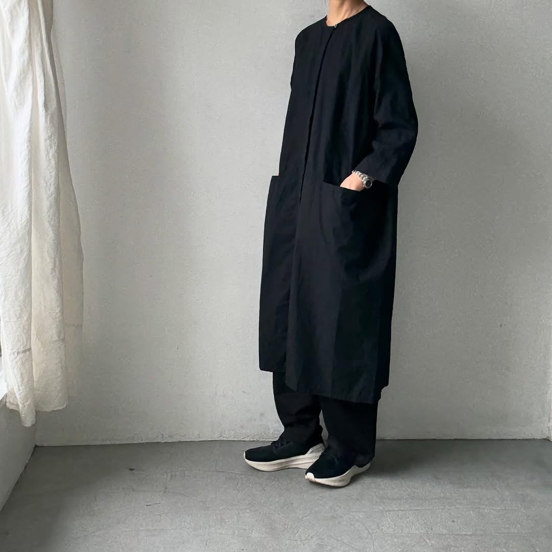 homspun ライトオンスシャンブレー比翼7分袖ノーカラーワンピース ブラック×ブラック