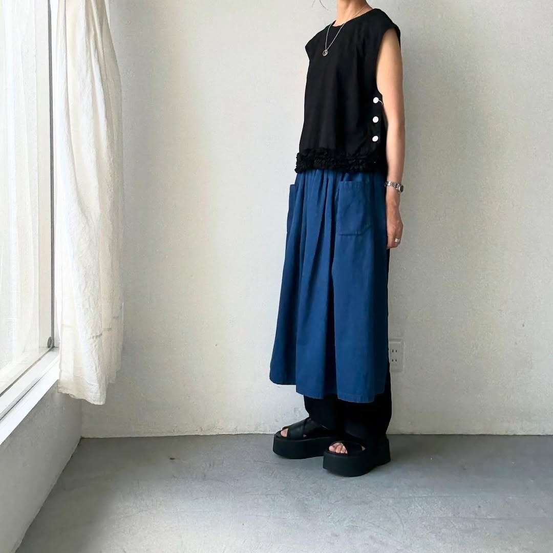 R&D.M.Co リネンコットンフリルデコレーションビブ