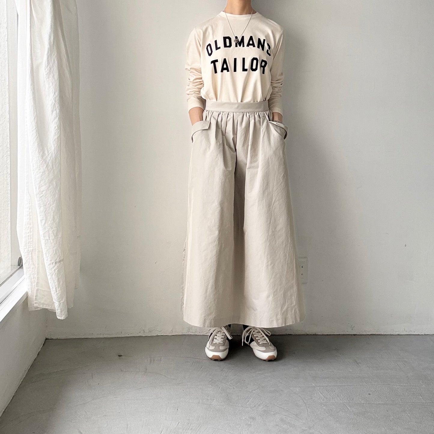 OLDMANS TAILOR OMTフロッキープリントロゴ長袖Tシャツ