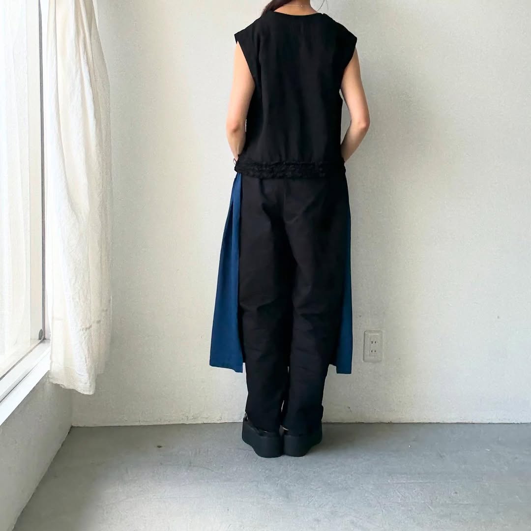 R&D.M.Co リネンコットンフリルデコレーションビブ
