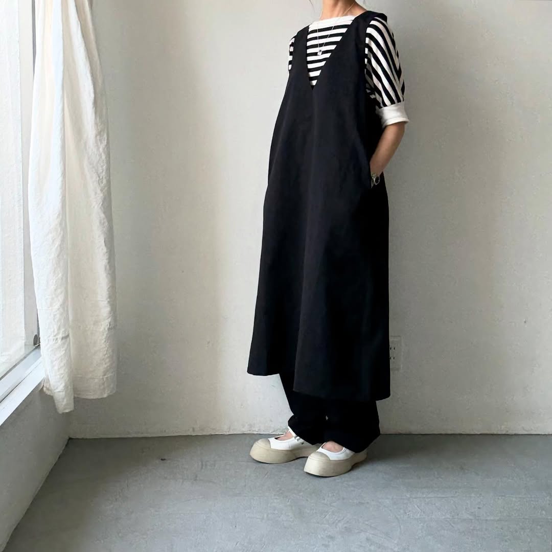 LinenYa Vネックジャンパースカート ブラック