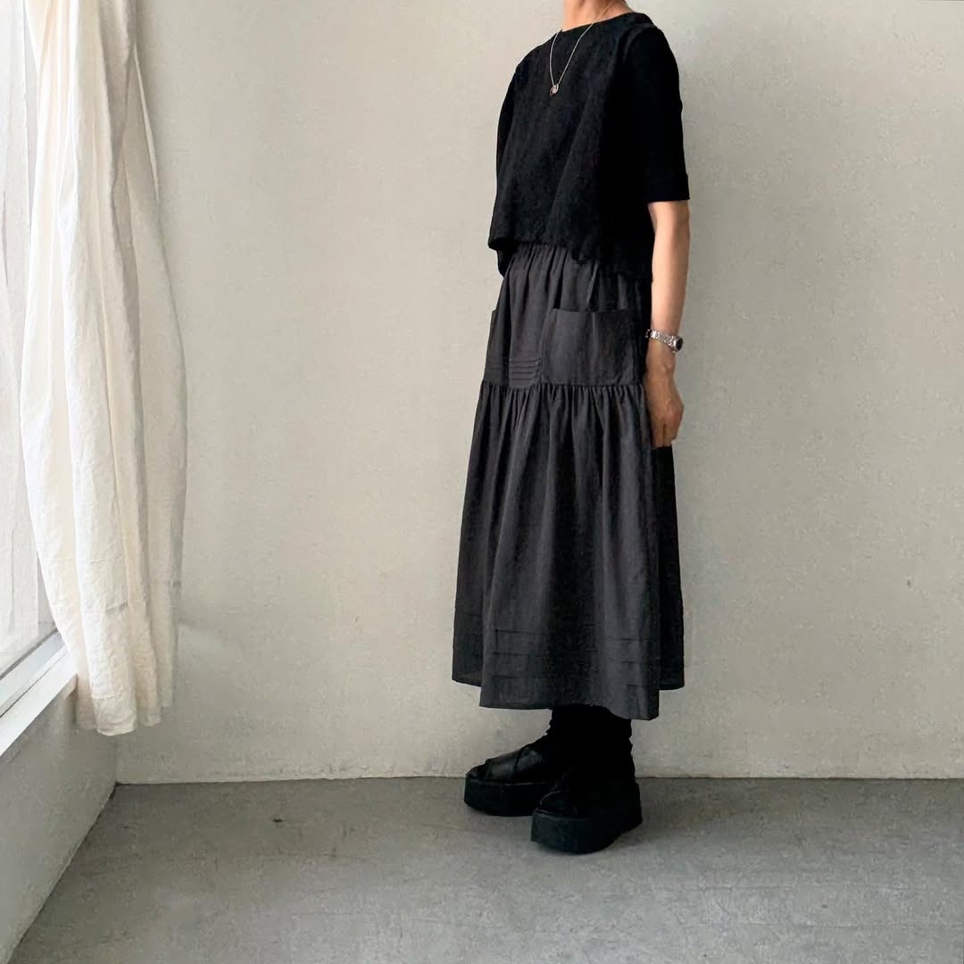 MAGALI コットンシルクピンタックスカート チャコール