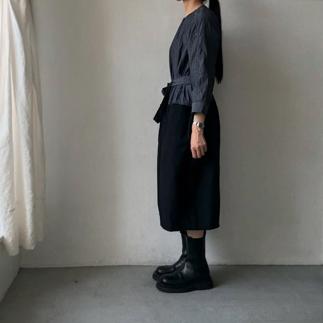 homspun ライトオンスシャンブレー比翼7分袖ノーカラーワンピース ネイビー×ブラック