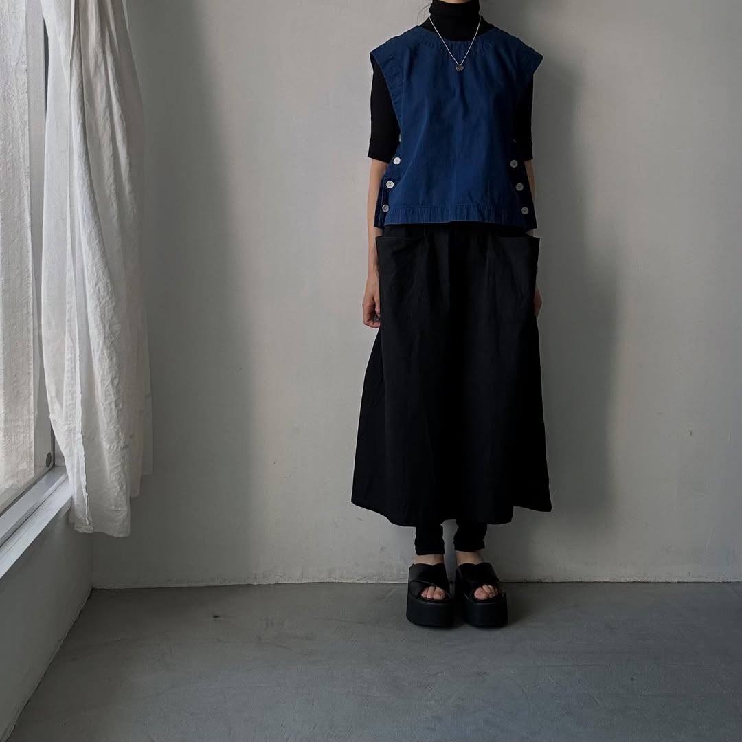 R&D.M.Co ライトオンスデニムボタンビブ