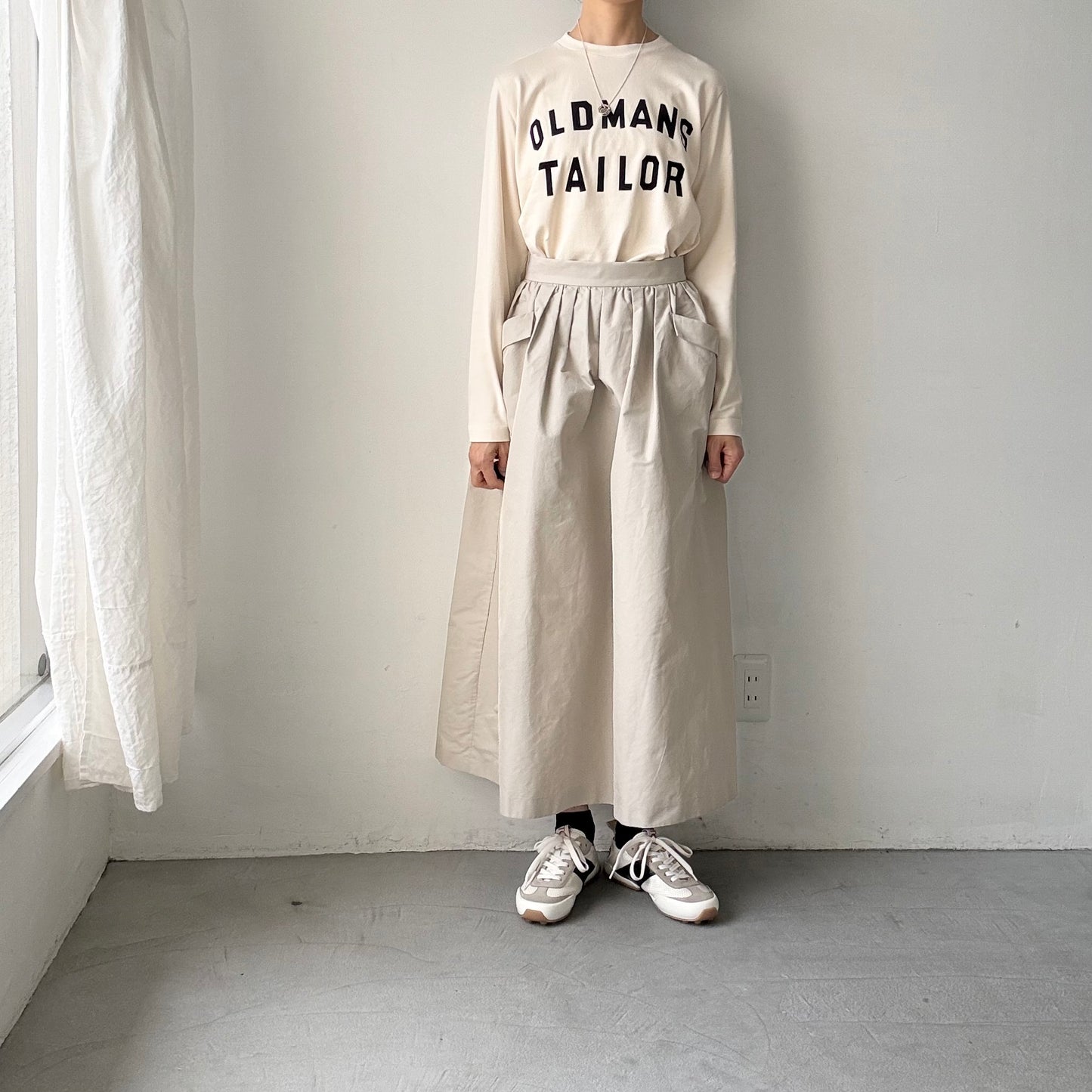 OLDMANS TAILOR OMTフロッキープリントロゴ長袖Tシャツ