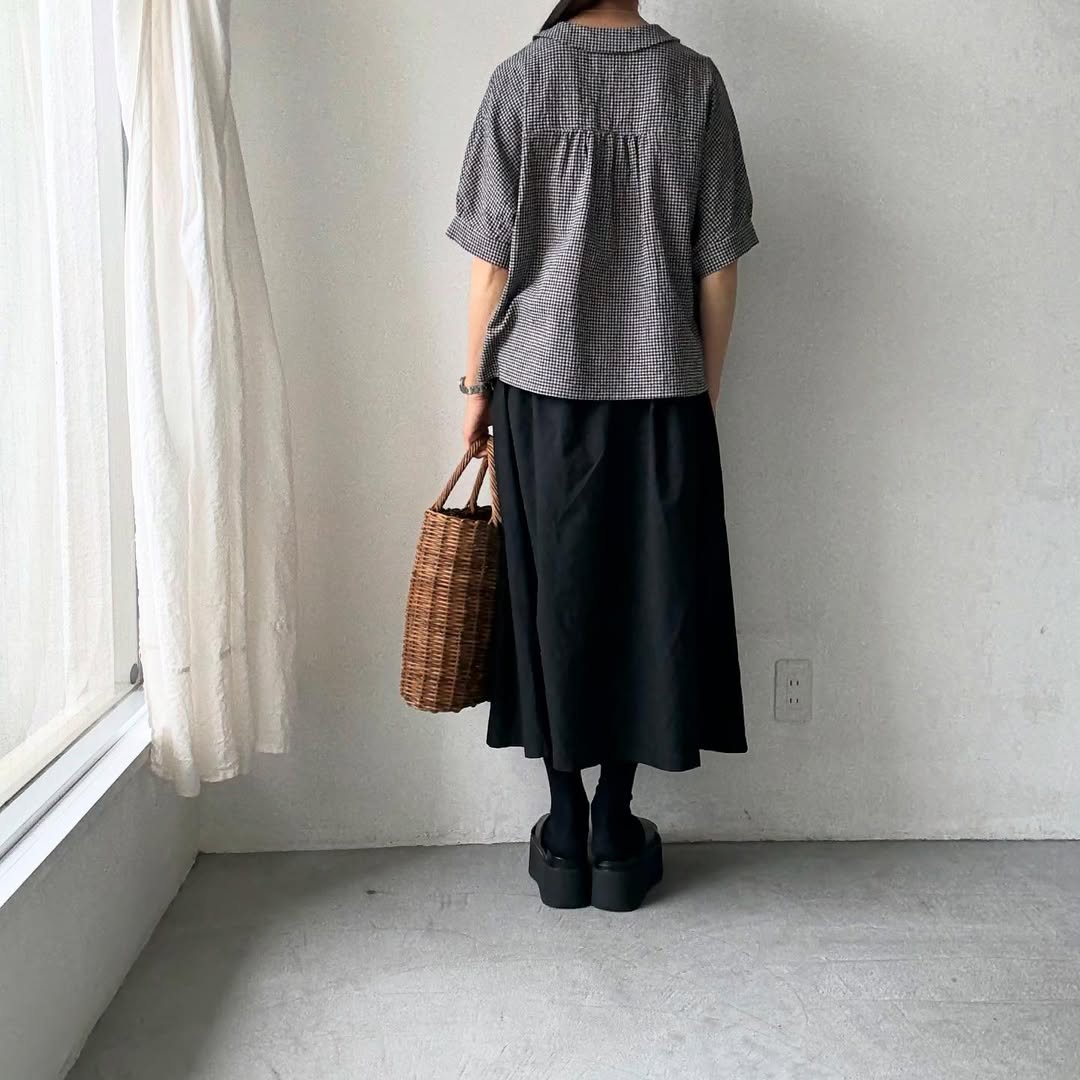 MAGALI リネンコットンギンガムフラットカラーブラウス