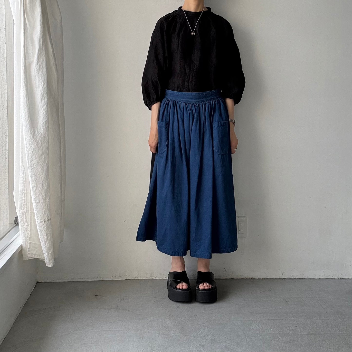 R&D.M.Co シェーディングチェックスモックブラウス