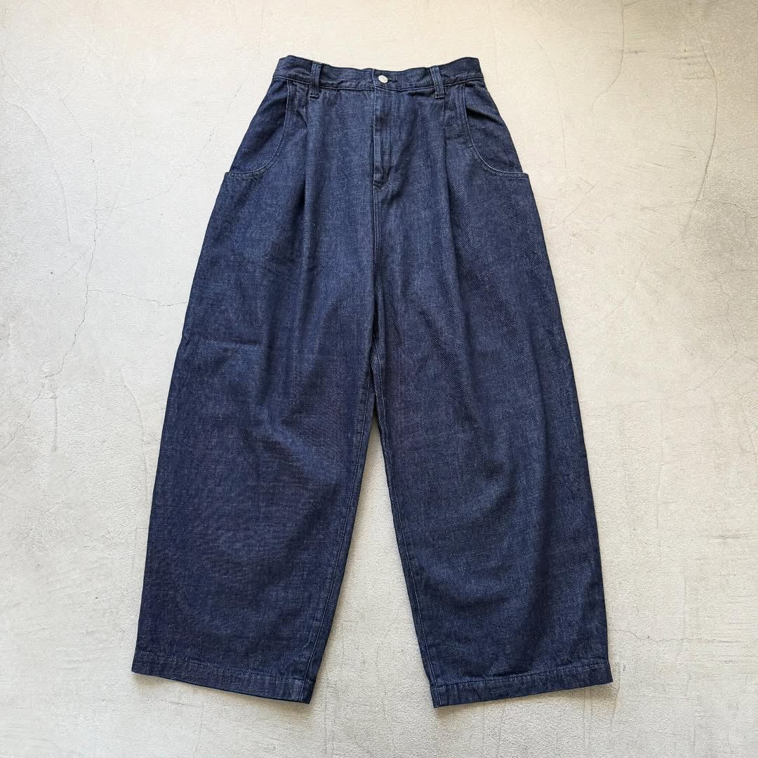 atelier naruse コットンデニムタックパンツ インディゴ