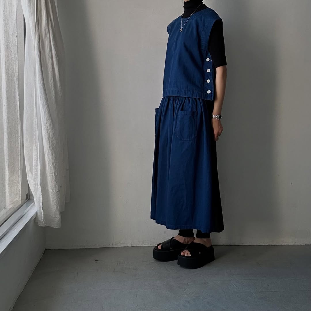 R&D.M.Co ライトオンスデニムボタンビブ