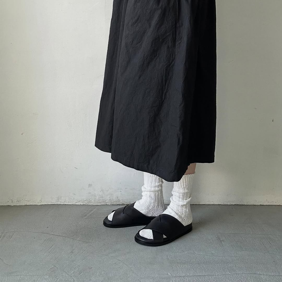 AUTTAA ストラップインサンダル ブラック