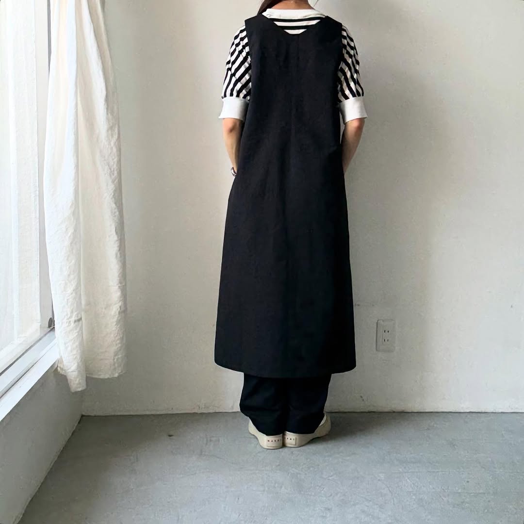 LinenYa Vネックジャンパースカート ブラック