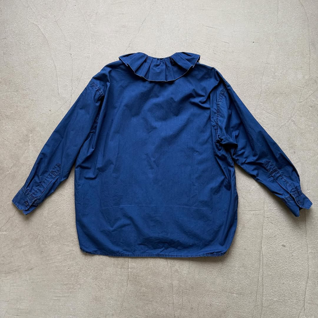 R&D.M.Co インディゴブルーラッフルカラーブラウス