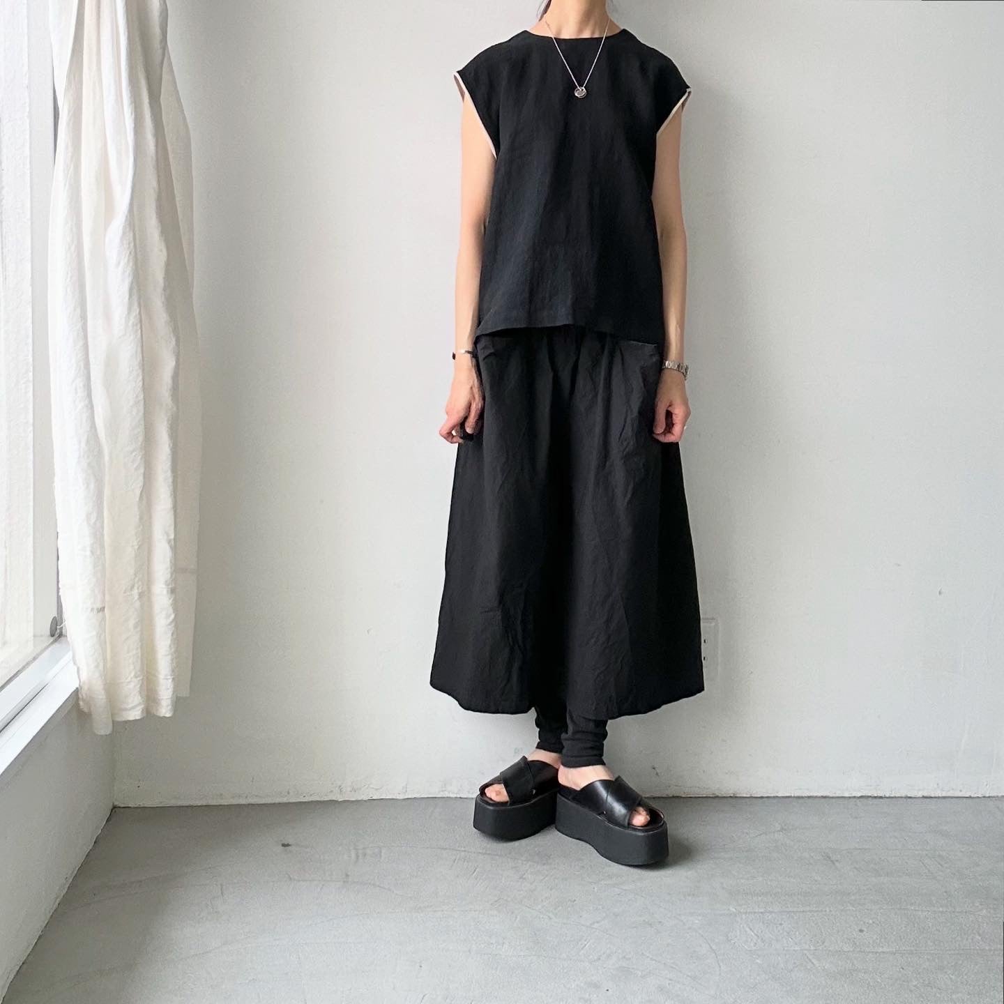 atelier naruse リネンノースリーブブラウス