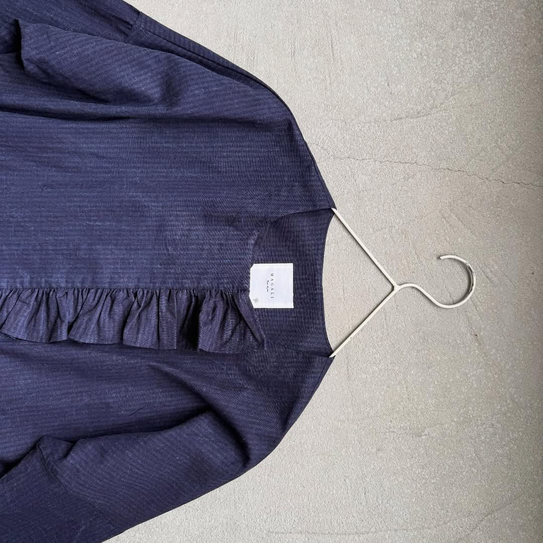 MAGALI インディゴコットンリネンフリルワンピース