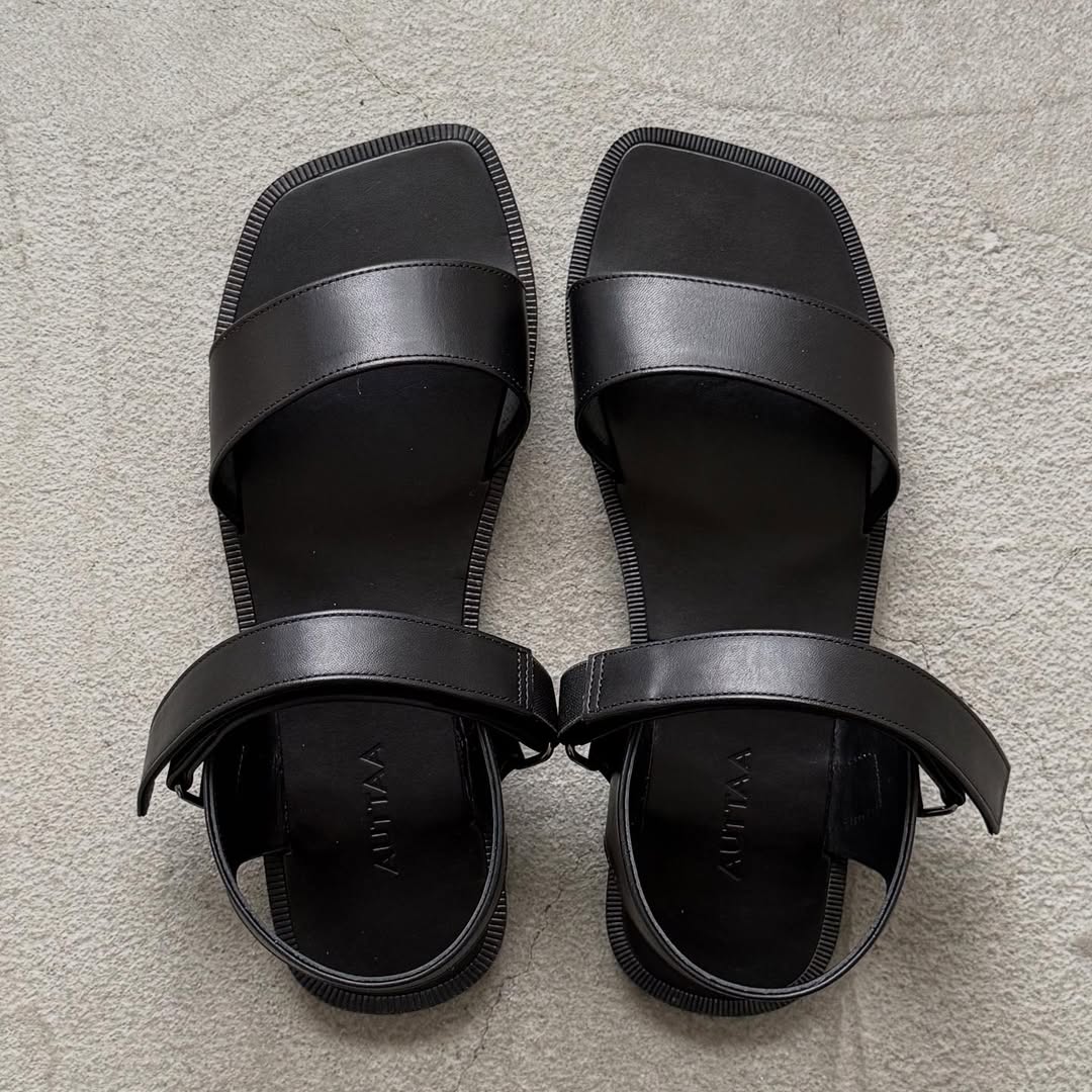 AUTTAA クラシックサンダル ブラック