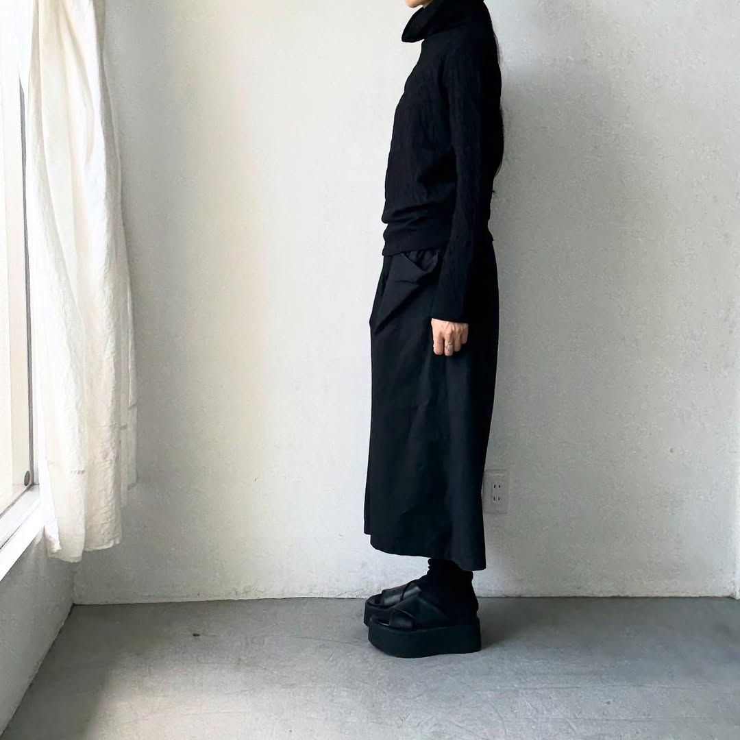 atelier naruse ウールコットンタートルネックカットソー ブラック