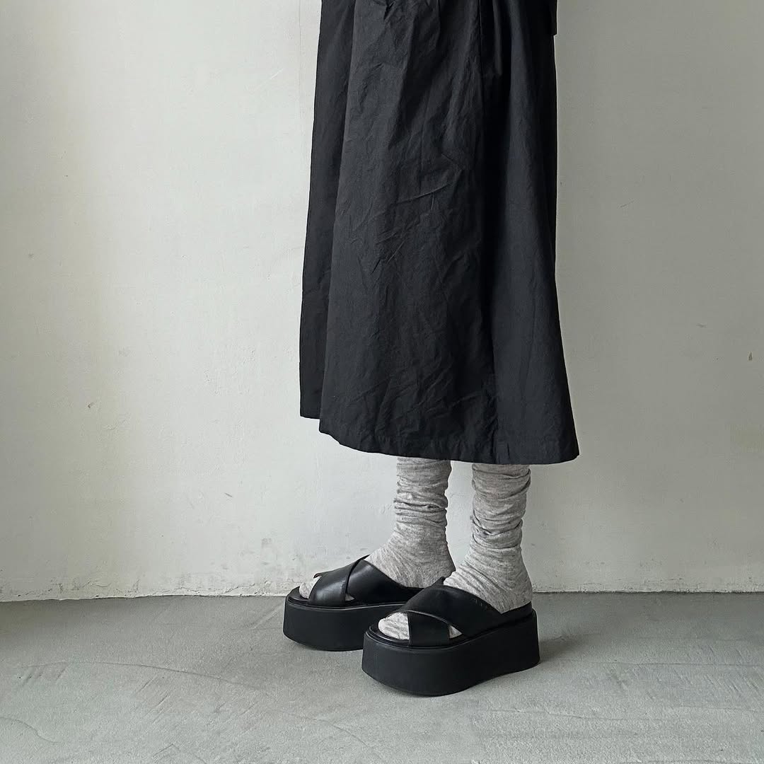atelier naruse リネン天竺ハイソックス ミドルグレー
