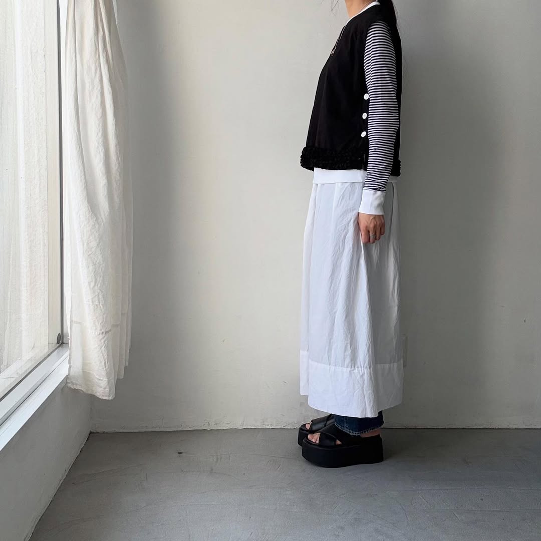 R&D.M.Co リネンコットンフリルデコレーションビブ