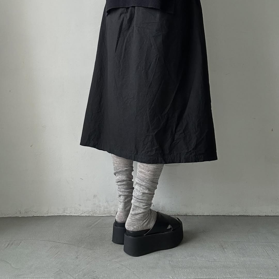 atelier naruse リネン天竺ハイソックス ミドルグレー