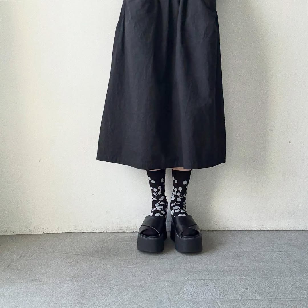 atelier naruse コットンプラネットミドルソックス ブラック