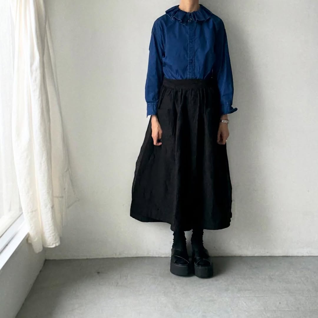 R&D.M.Co インディゴブルーラッフルカラーブラウス