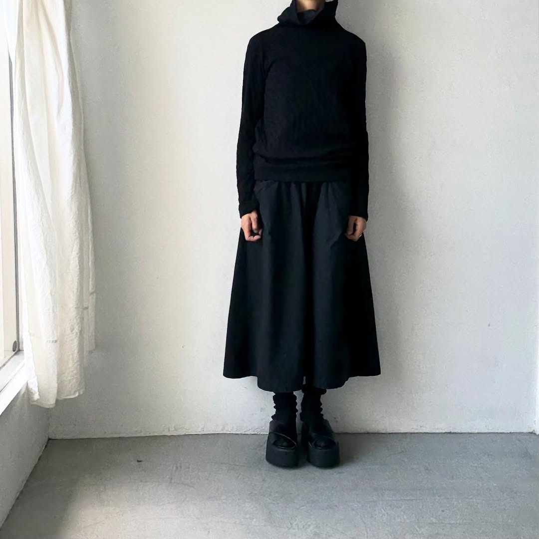 atelier naruse ウールコットンタートルネックカットソー ブラック
