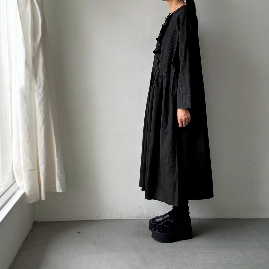 MAGALI 墨染めコットンリネンフリルワンピース
