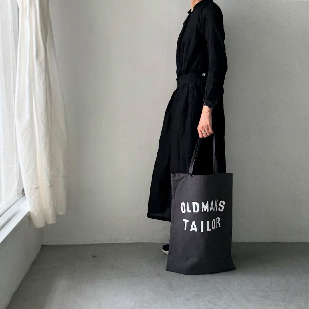 OLDMANS TAILOR OMTプリントトートバッグ チャコール