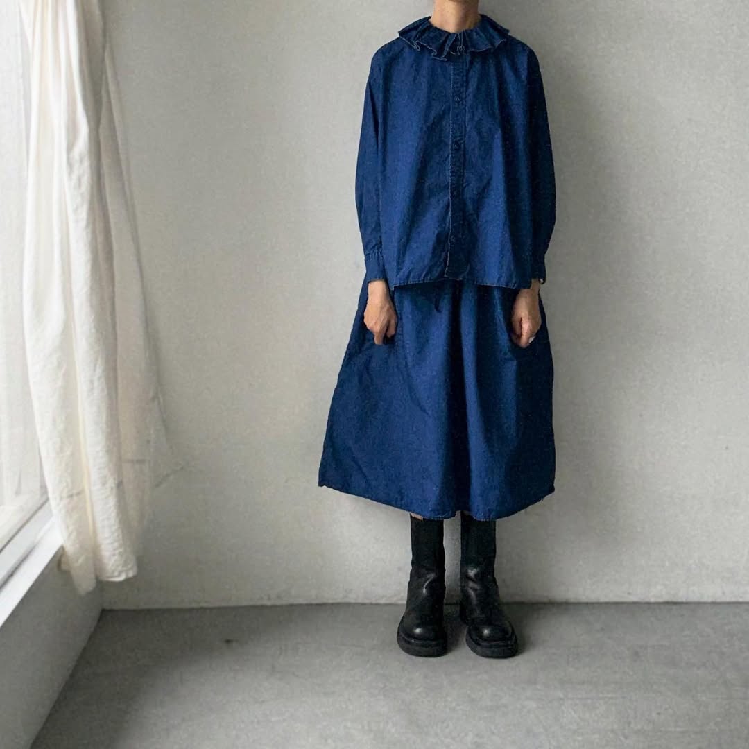 R&D.M.Co インディゴブルーラッフルカラーブラウス