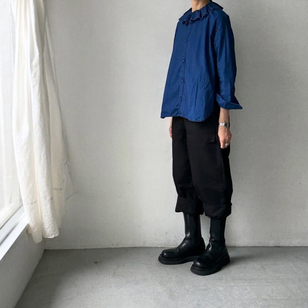 R&D.M.Co インディゴブルーラッフルカラーブラウス