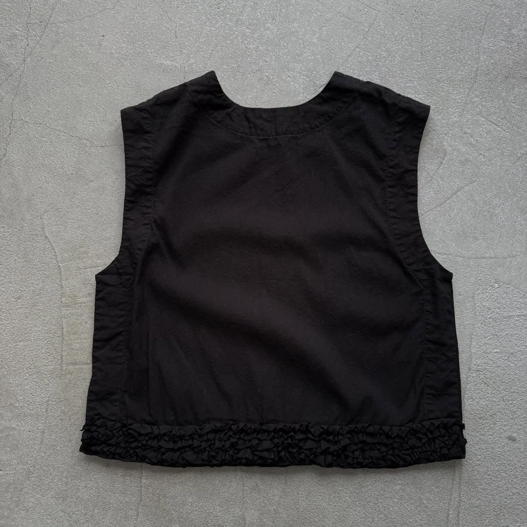 R&D.M.Co リネンコットンフリルデコレーションビブ