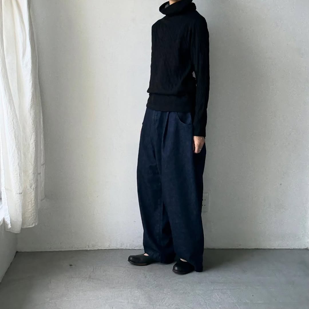 atelier naruse ウールコットンタートルネックカットソー ブラック