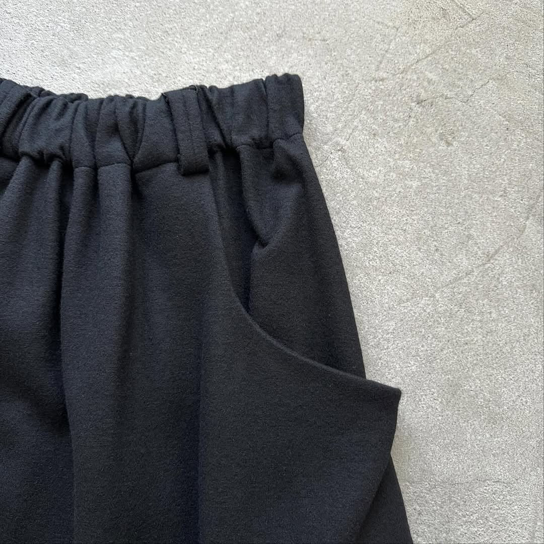🟡木曜日入荷分予約受付🟡atelier naruse ウールポンチギャザースカート ブラック