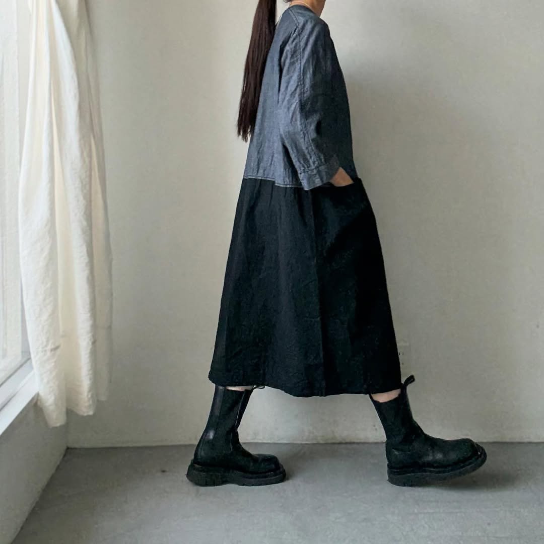 homspun ライトオンスシャンブレー比翼7分袖ノーカラーワンピース ネイビー×ブラック