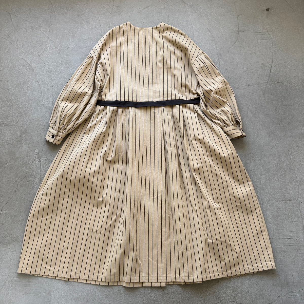 MAGALI コットンシルクストライプダブルボタンワンピース