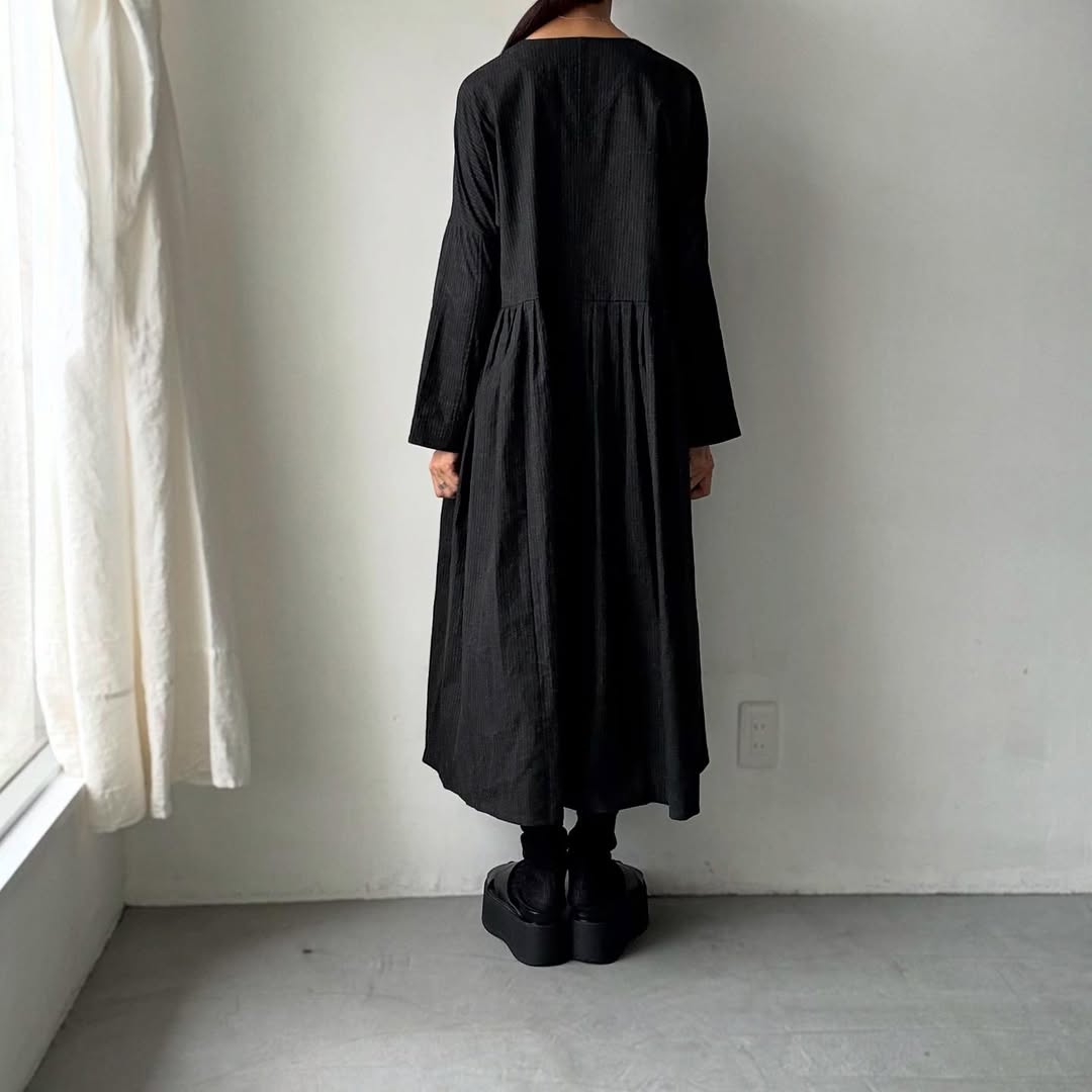 MAGALI 墨染めコットンリネンフリルワンピース