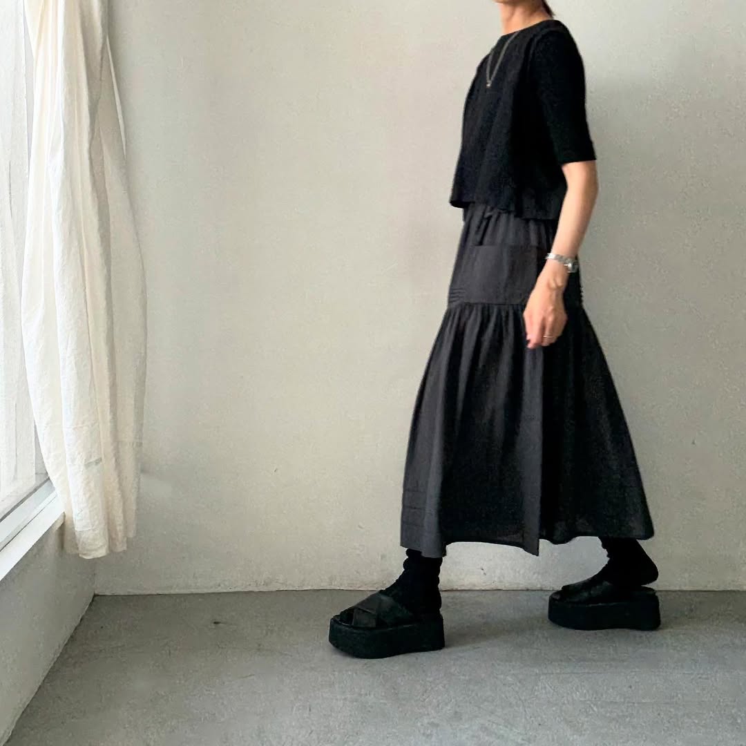 MAGALI コットンシルクピンタックスカート チャコール