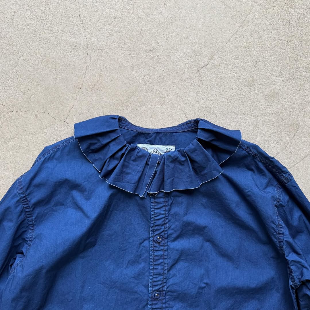 R&D.M.Co インディゴブルーラッフルカラーブラウス