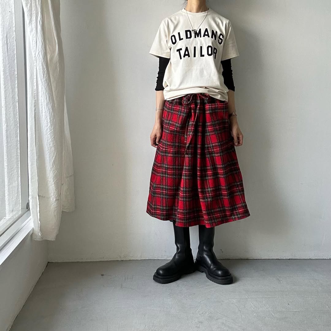 OLDMANS TAILOR OMTフロッキープリントロゴ半袖Tシャツ
