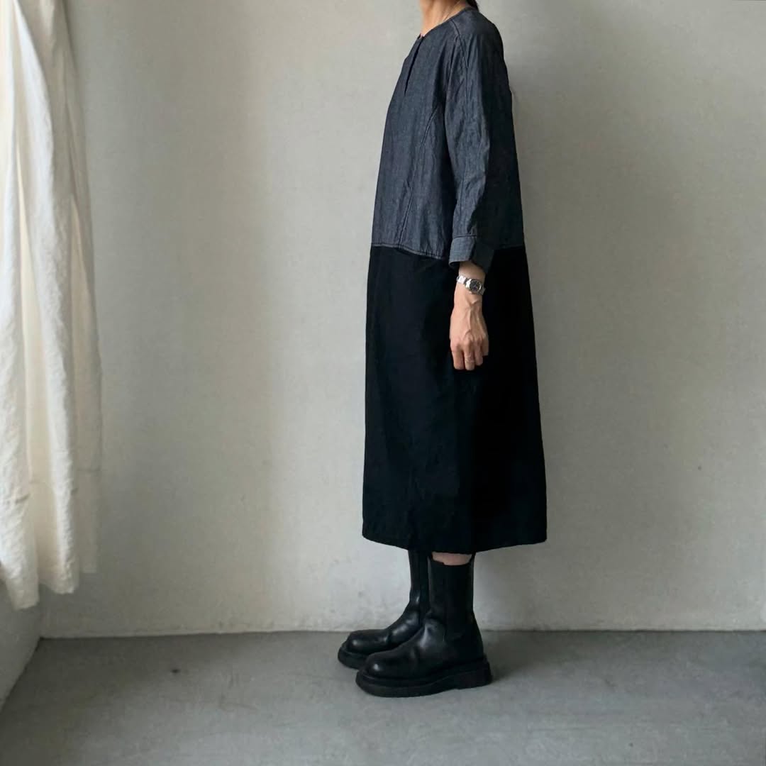 homspun ライトオンスシャンブレー比翼7分袖ノーカラーワンピース ネイビー×ブラック