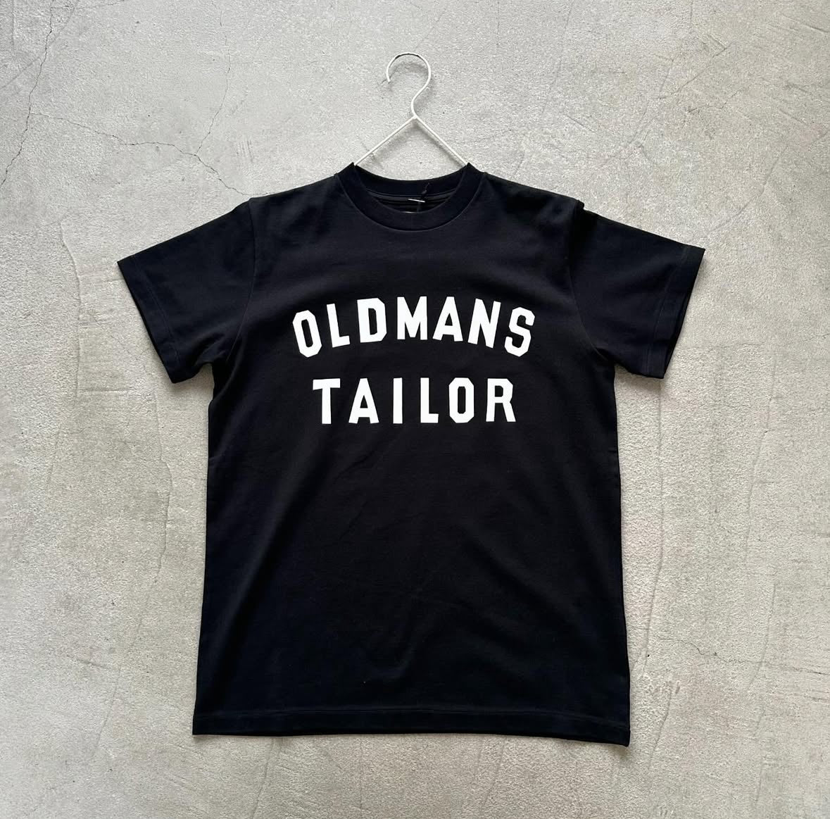 OLDMANS TAILOR OMTラバープリント半袖Tシャツ ブラック