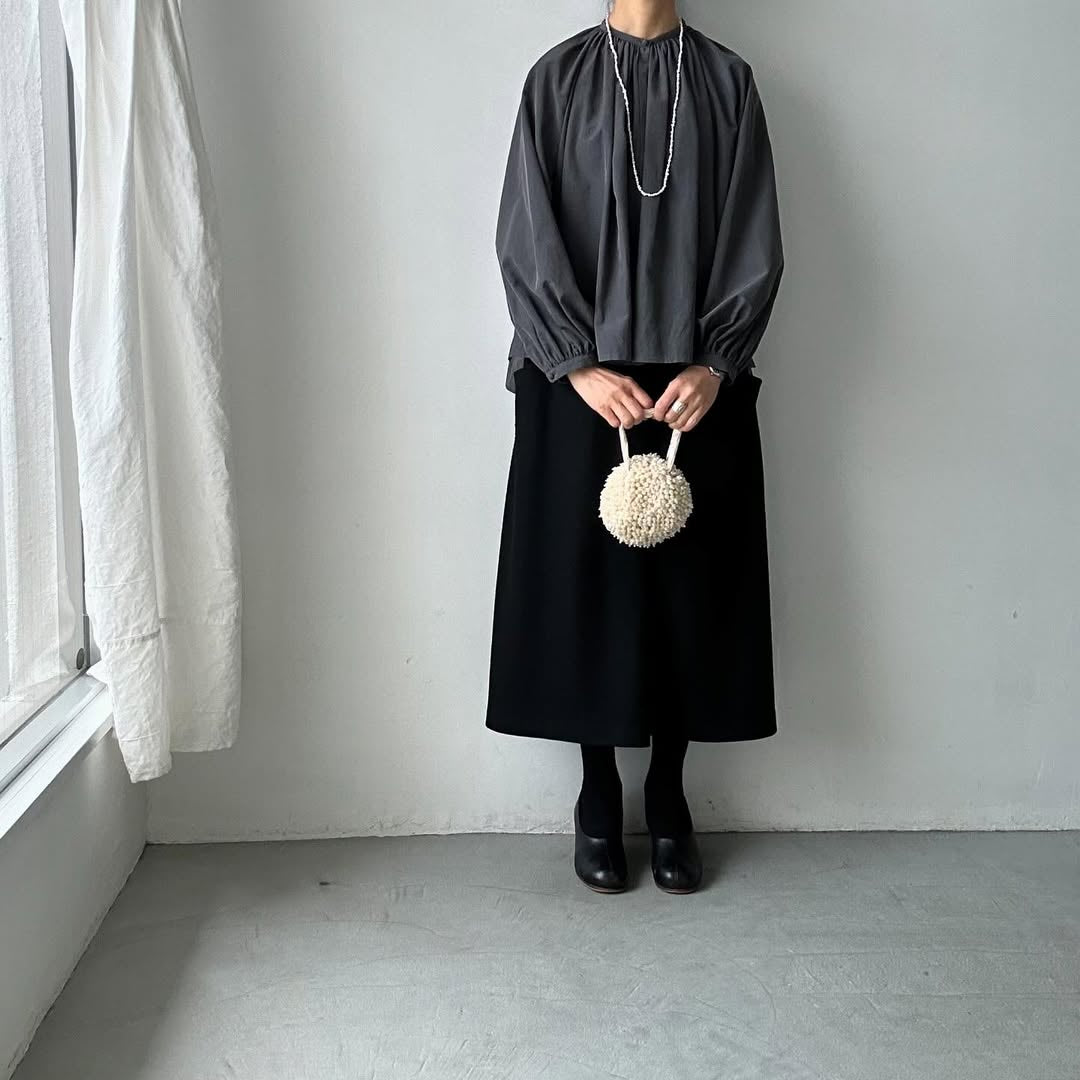 atelier naruse コットントリアセテートギャザーブラウス チャコール