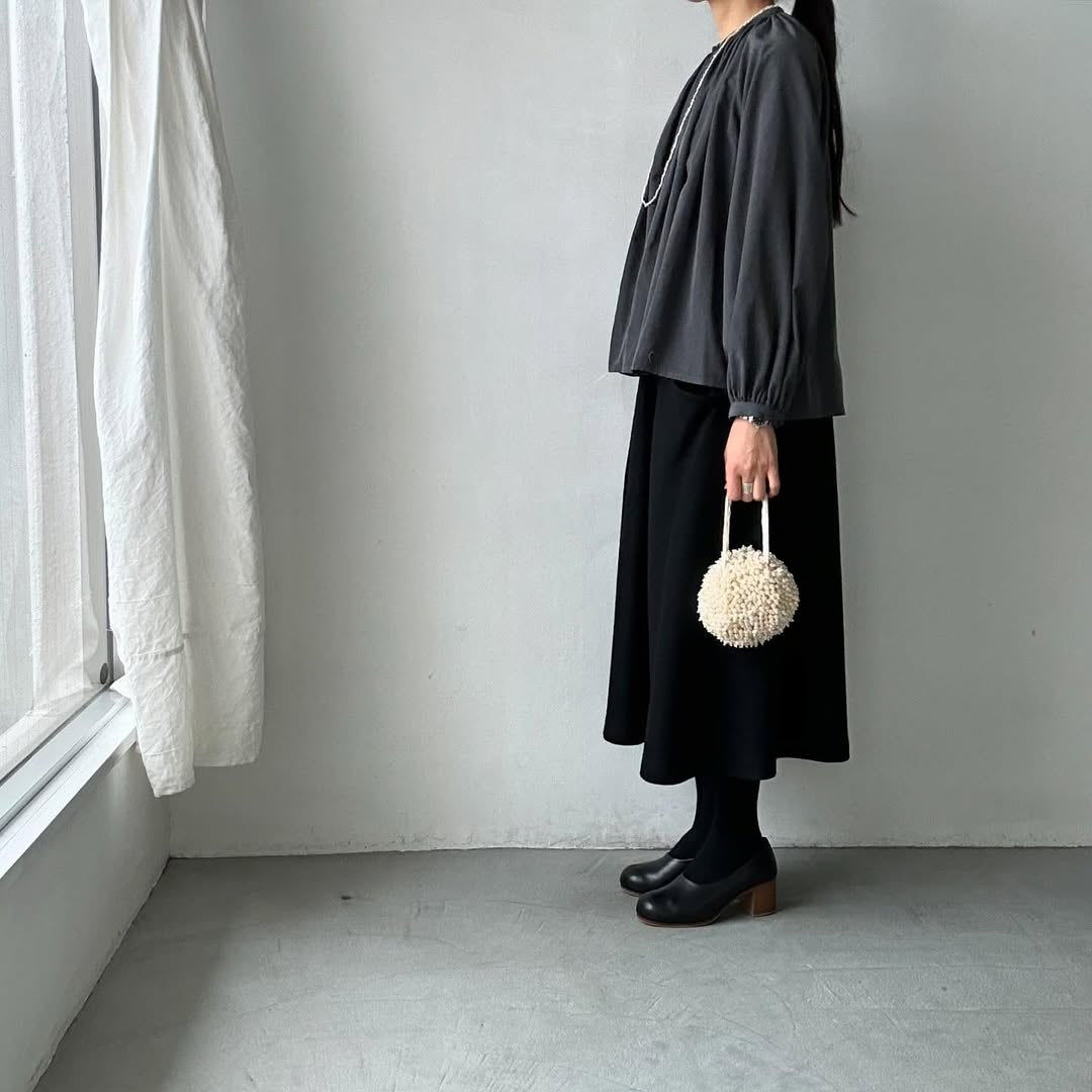 atelier naruse コットントリアセテートギャザーブラウス チャコール