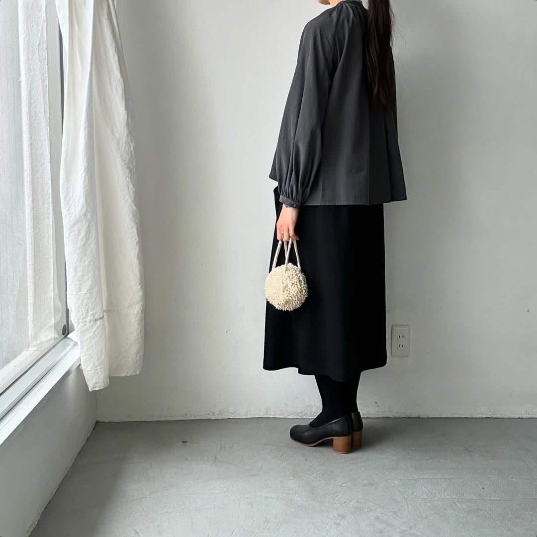 atelier naruse コットントリアセテートギャザーブラウス チャコール