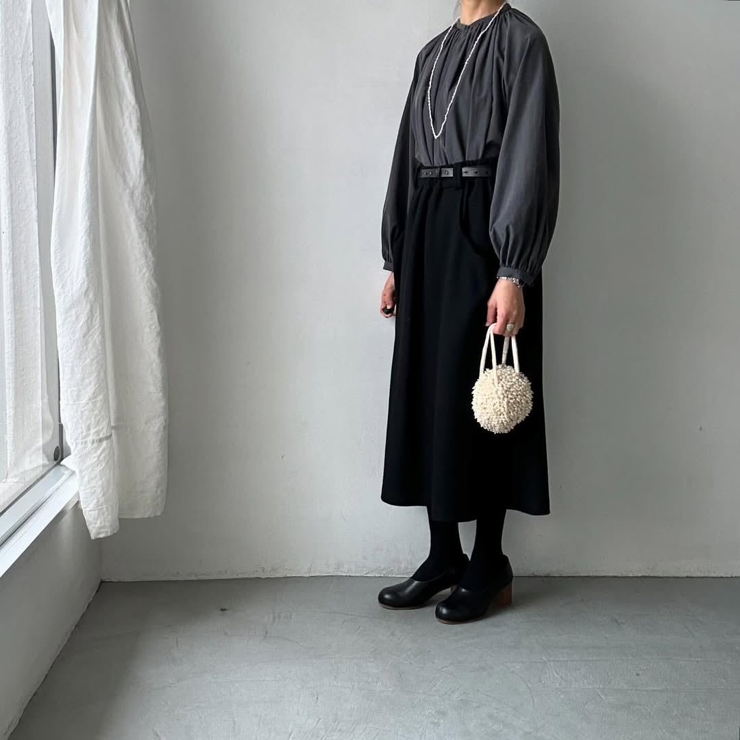 atelier naruse コットントリアセテートギャザーブラウス チャコール