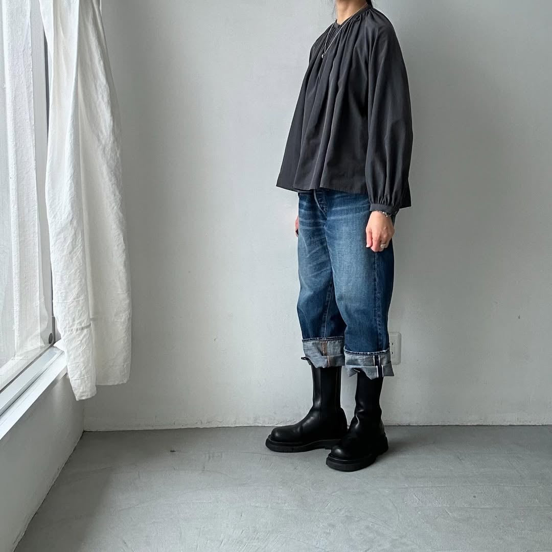atelier naruse コットントリアセテートギャザーブラウス チャコール